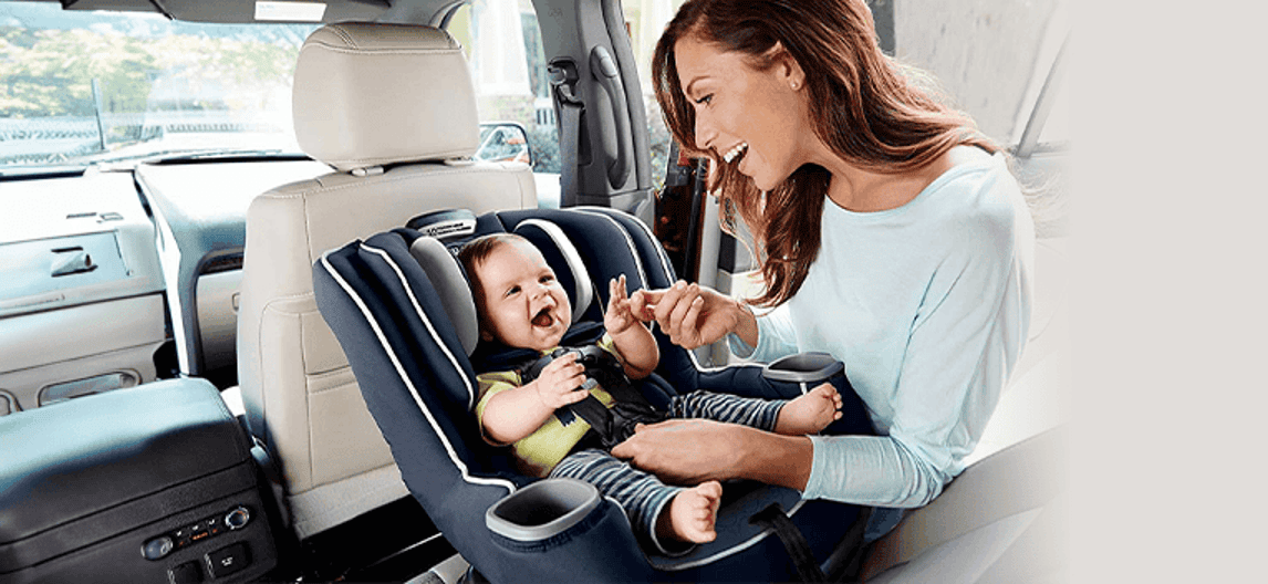Un siège d'auto pour enfant qui tourne: une bonne idée
